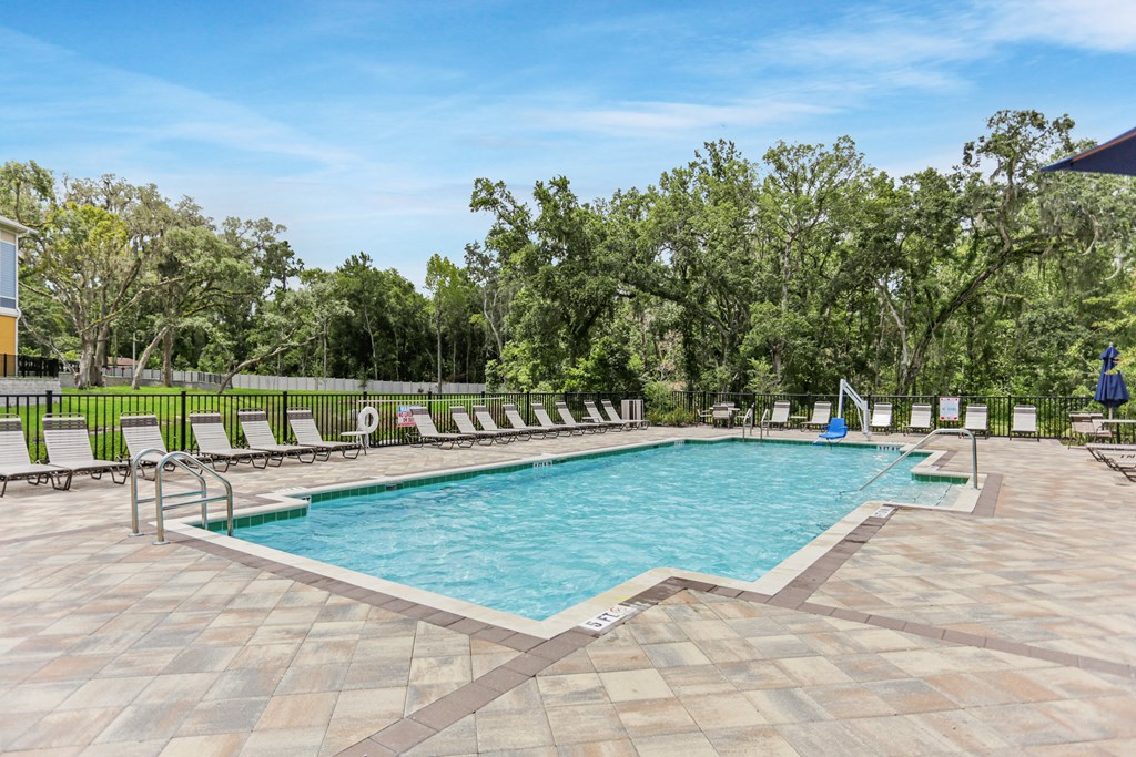 the pool at the preserve at ballantyne commons apartments
