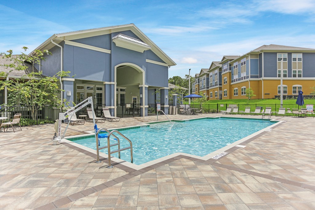 the preserve at ballantyne commons pool and apartment buildings
