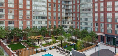 a view of the courtyard in front of our hotel  at Shearwood Station, New Rochelle, 10801