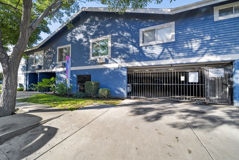 A blue building with a sign that says "Monroe Pointe" on it.