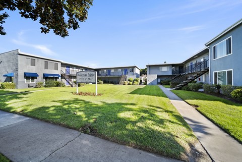 A sunny day at the Palmetto Dental Centre with a clear blue sky.