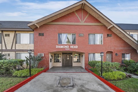 The front of a red brick building with the words "Diamond Head" on it.