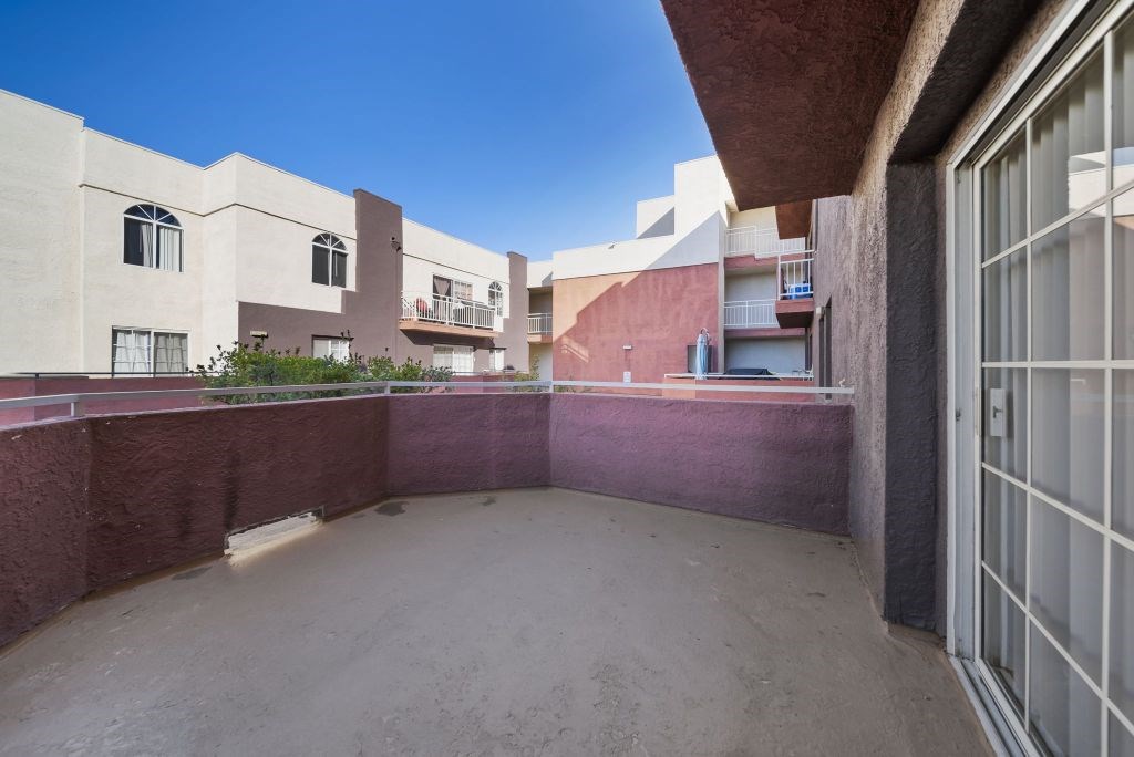 A courtyard surrounded by buildings with a clear blue sky.