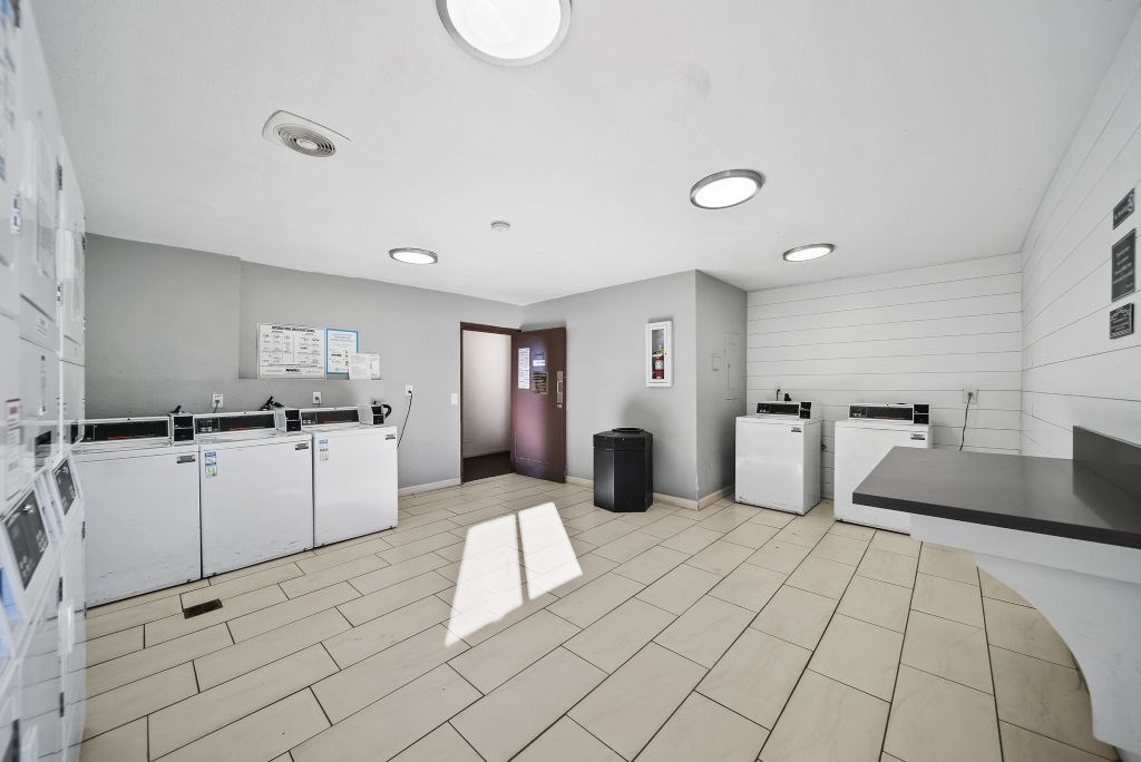 A laundry room with washers and dryers.