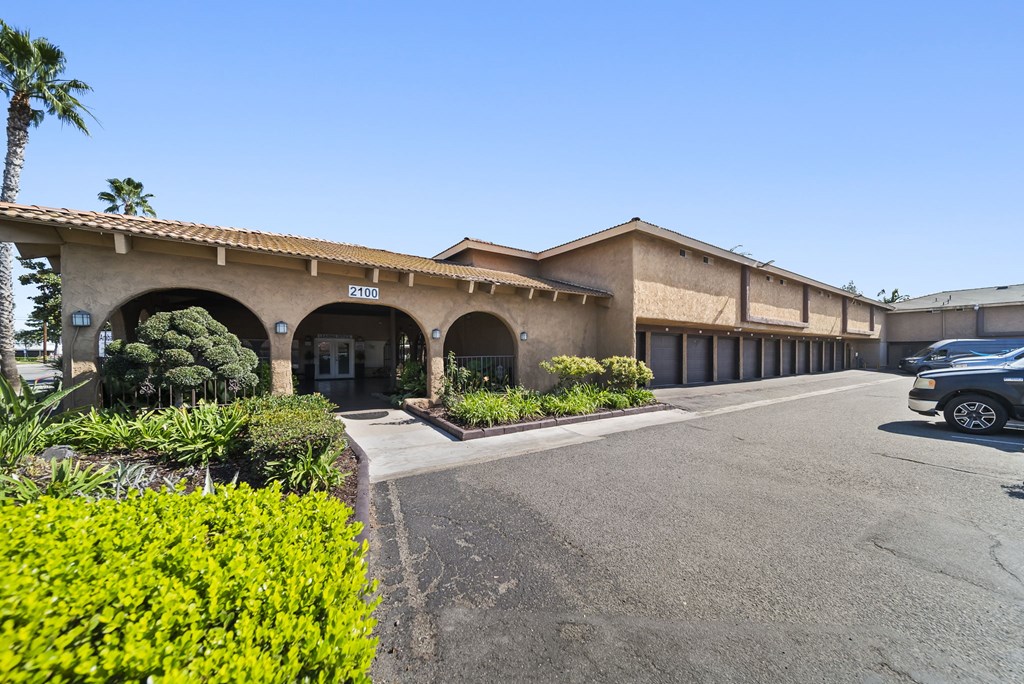 A building with a parking lot in front of it.