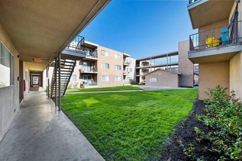 13300 Doty Avenue 1-2 Beds Apartment for Rent