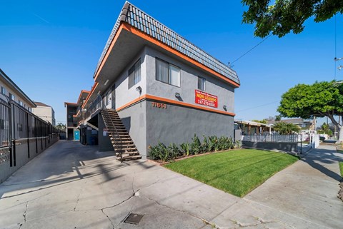 11651-11652 York Street 1-2 Beds Apartment for Rent