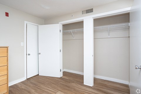 Large closets closet space open kitchen Quartz Plank Flooring Waterfront park pool stainless steel appliance waterfront dishwasher spacious walkable to Brown University RISD Downtown Providence College Hill Rhode Island State House MBTA Commuter Rail T-Stop Rhode Island School of Design