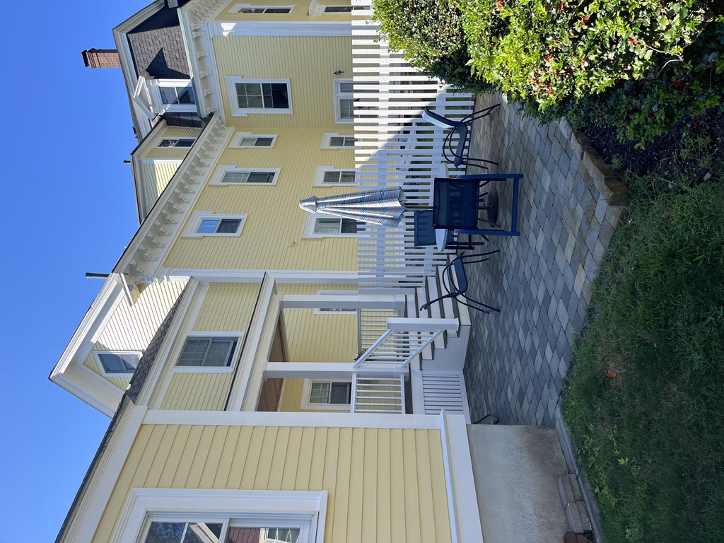 128 Main Street Exterior