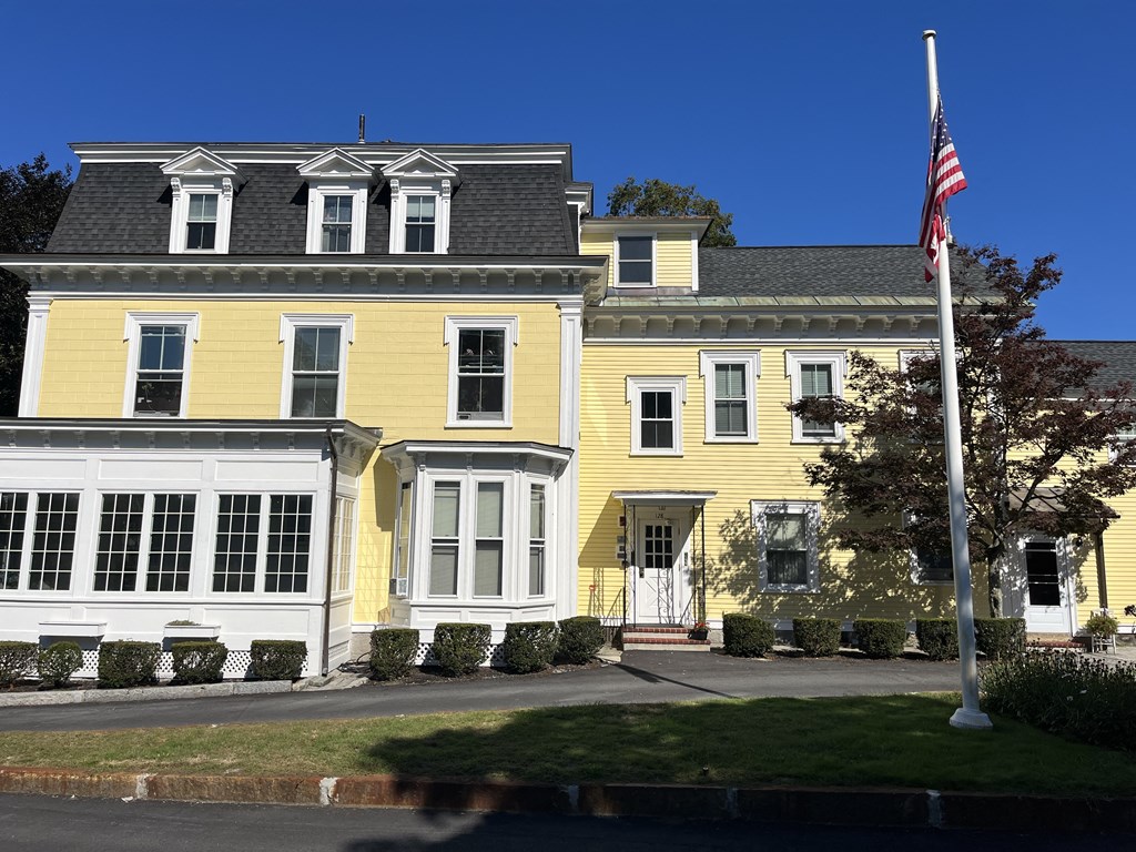 128 Main Street Exterior