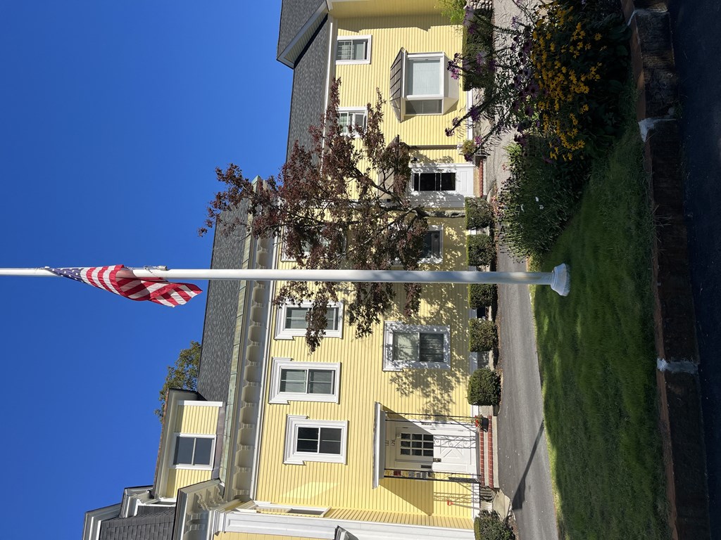 128 Main Street Exterior