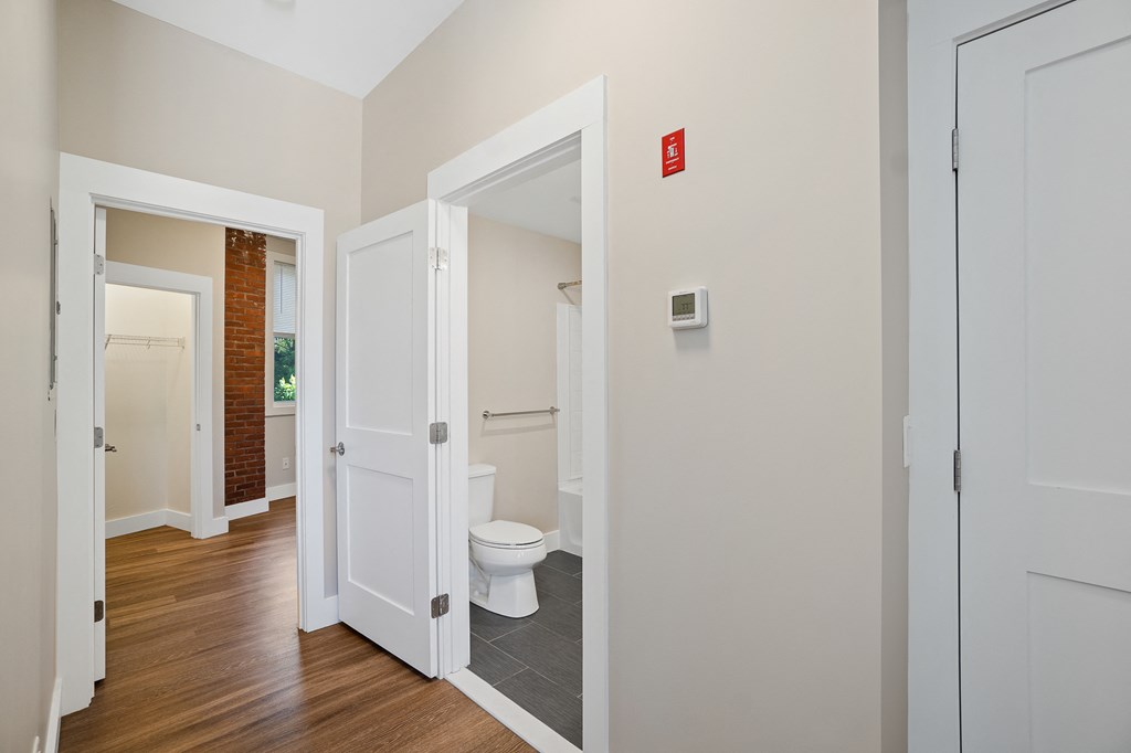 Taymil 125 Charles Apartment Homes Hallway