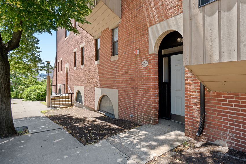 Charles Landing Apartment Homes, 73115 Charles/400456 North Main