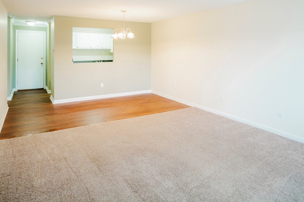 Taymil East Shore Apartment Homes Living Room