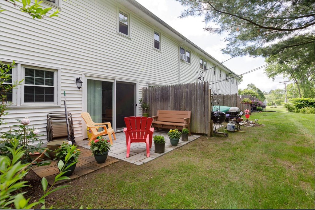 Taymil Holly House Patio Exterior