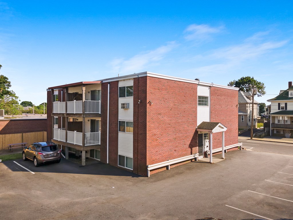 Taymil Waterman Square Apartment Homes Building Exterior