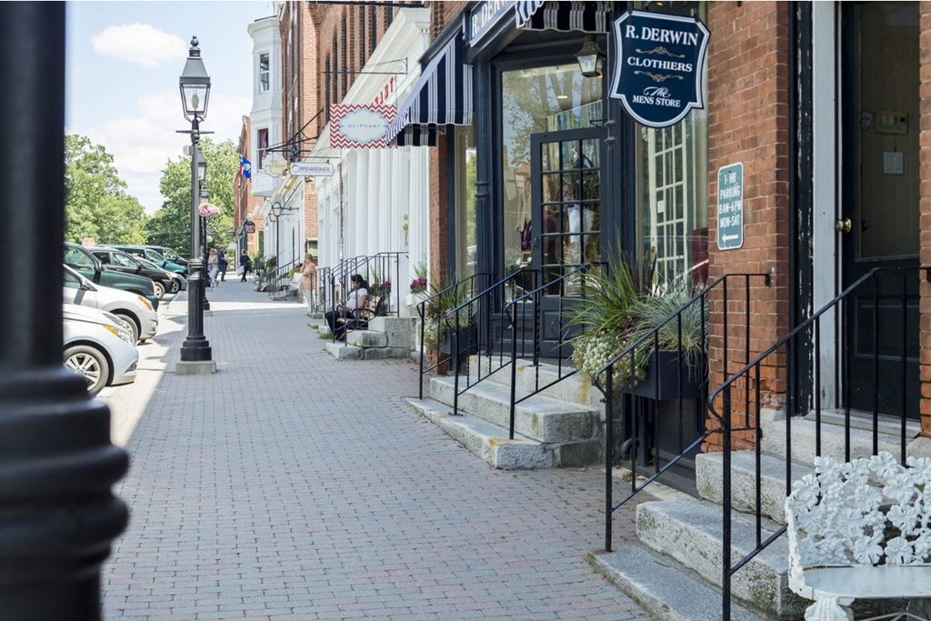 Taymil Woodruff Court Litchfield Center