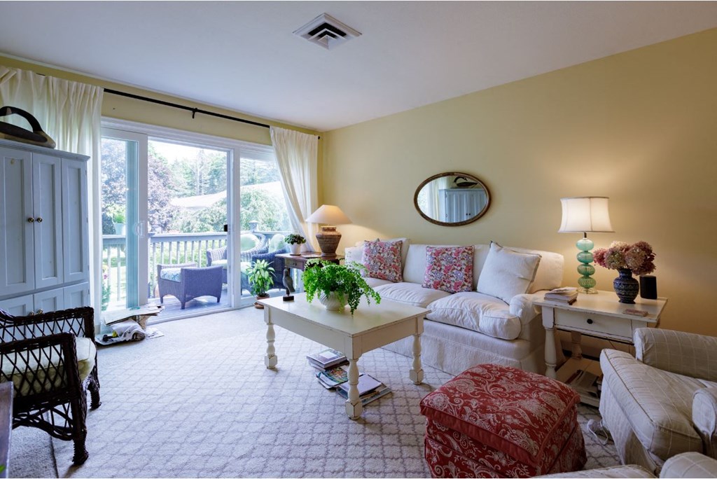 Taymil Woodruff Court Living Room