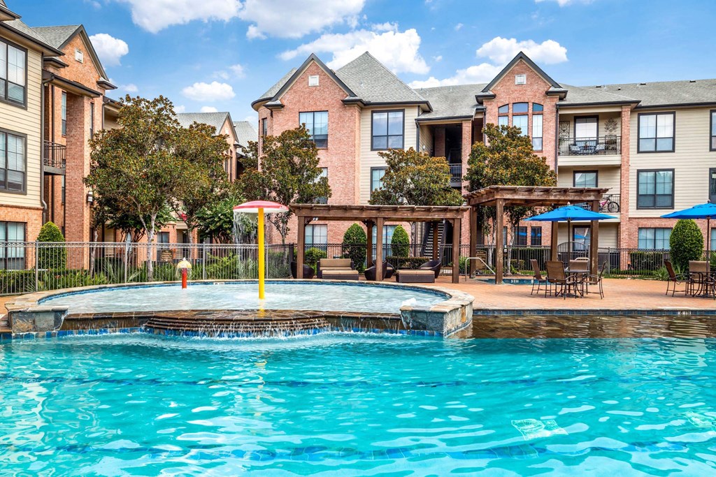 Swimming pool at Vintage Park Apartments, Texas