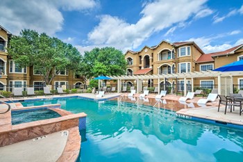 Sparkling Pool- The Palazzo - Photo Gallery 2