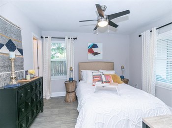 furnished bedroom in model home - Photo Gallery 6