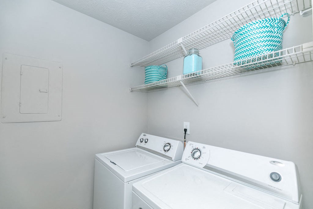 Model. Laundry Room.
