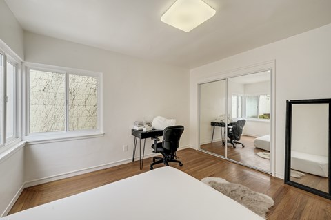 739 Jean St. 1-2 Beds Apartment for Rent
