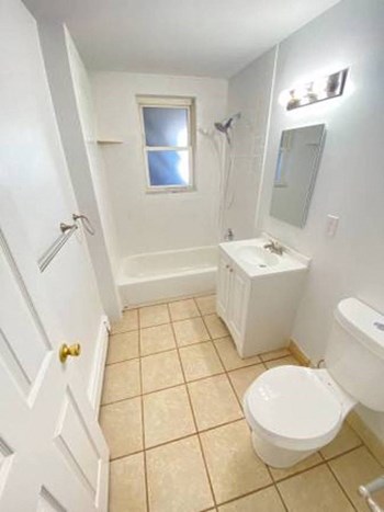 21 Melrose Ave Studio-2 Beds Apartment for Rent - Photo Gallery 3