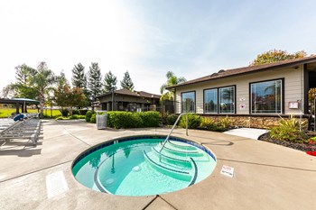 200 S Lexington Dr 1-2 Beds Apartment for Rent - Photo Gallery 2