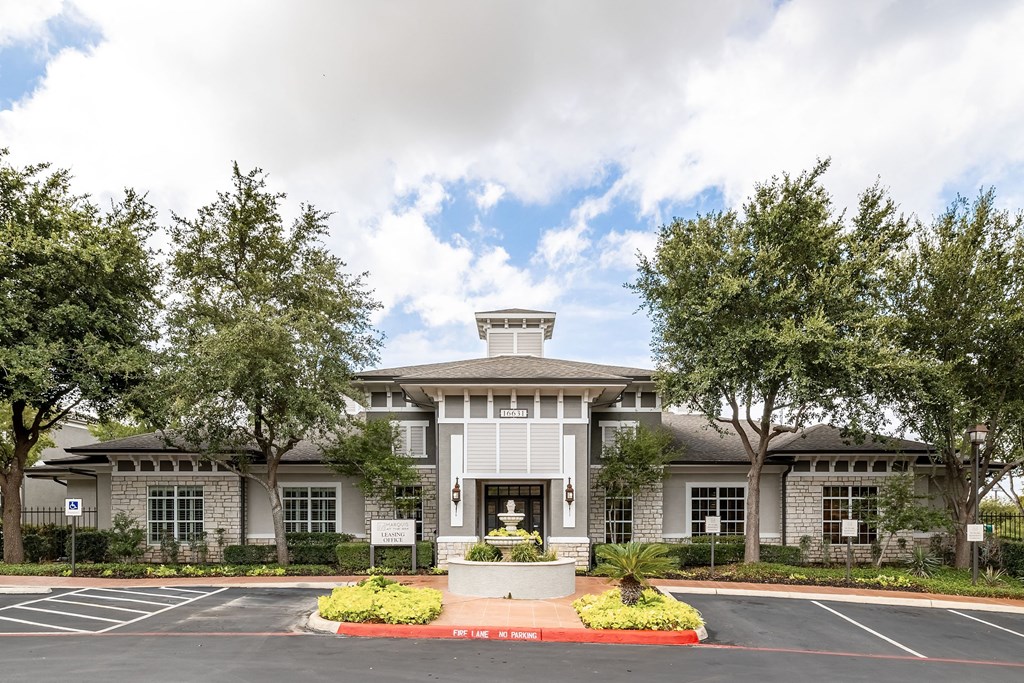 the estates at tanglewood|building exterior