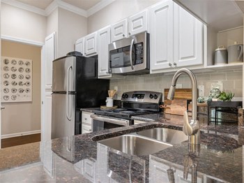 6818 Northbury Lane 1-3 Beds Apartment for Rent - Photo Gallery 5