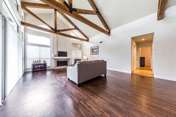 4411 Spicewood Springs 1-2 Beds Apartment for Rent - Photo Gallery 22