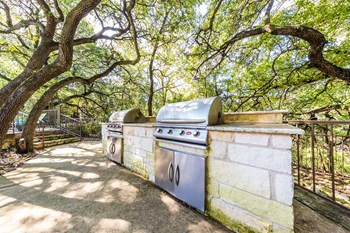 4411 Spicewood Springs 1-2 Beds Apartment for Rent - Photo Gallery 6
