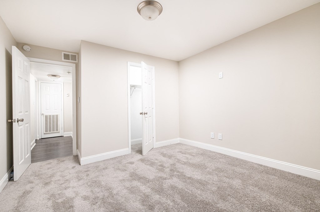Carpeted Bedroom Area at Elite At Lakeview, College Park, GA