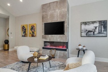Living room with tv at The Peaks at Callier Springs, Rome - Photo Gallery 2