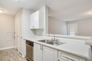 Kitchen Kitchen at The Peaks at Callier Springs, Rome, GA - Photo Gallery 6