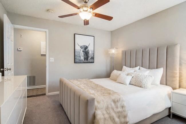 Spacious Bedrooms With En Suite Bathrooms at Ten68 West, Dallas, GA - Photo Gallery 1