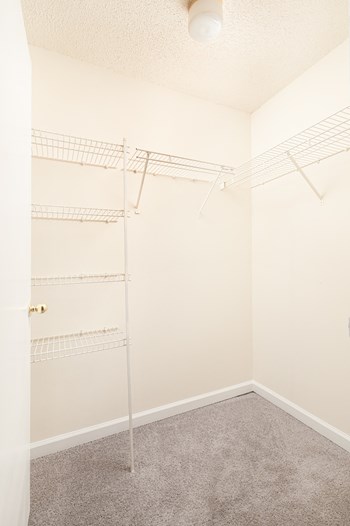 Closet Closet at Village Square, Gainesville - Photo Gallery 6