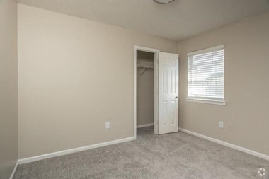 1553 Weaver St. 3-4 Beds Apartment for Rent - Photo Gallery 3