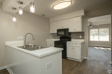 1553 Weaver St. 3-4 Beds Apartment for Rent - Photo Gallery 1