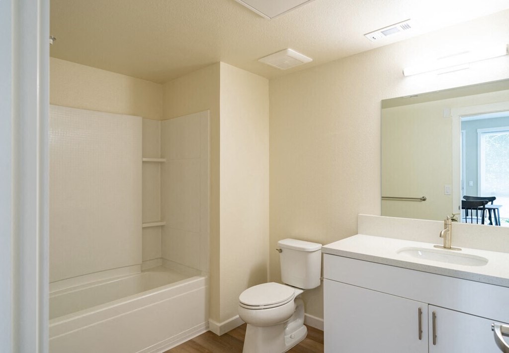 1 bedroom - bathroom