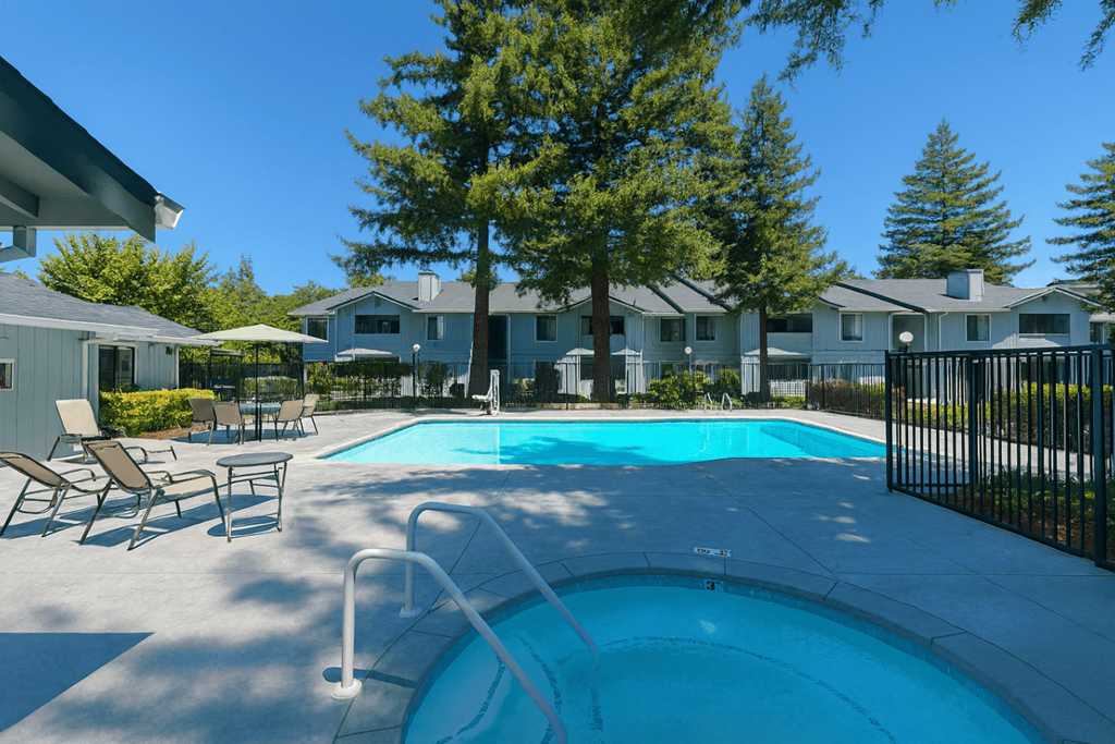 Hot Tub And Pool at Vintage Pointe, Rohnert Park, CA
