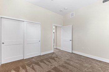 bedroom with closet doors and carpet - Photo Gallery 8