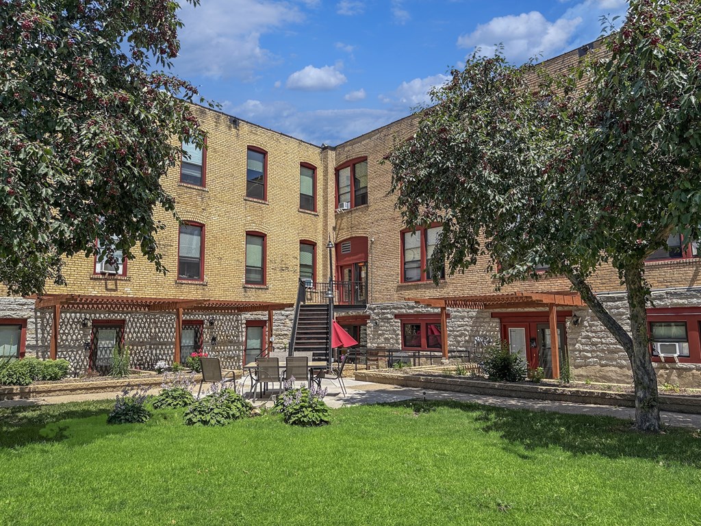 The Courtyard at 653 Artists Lofts