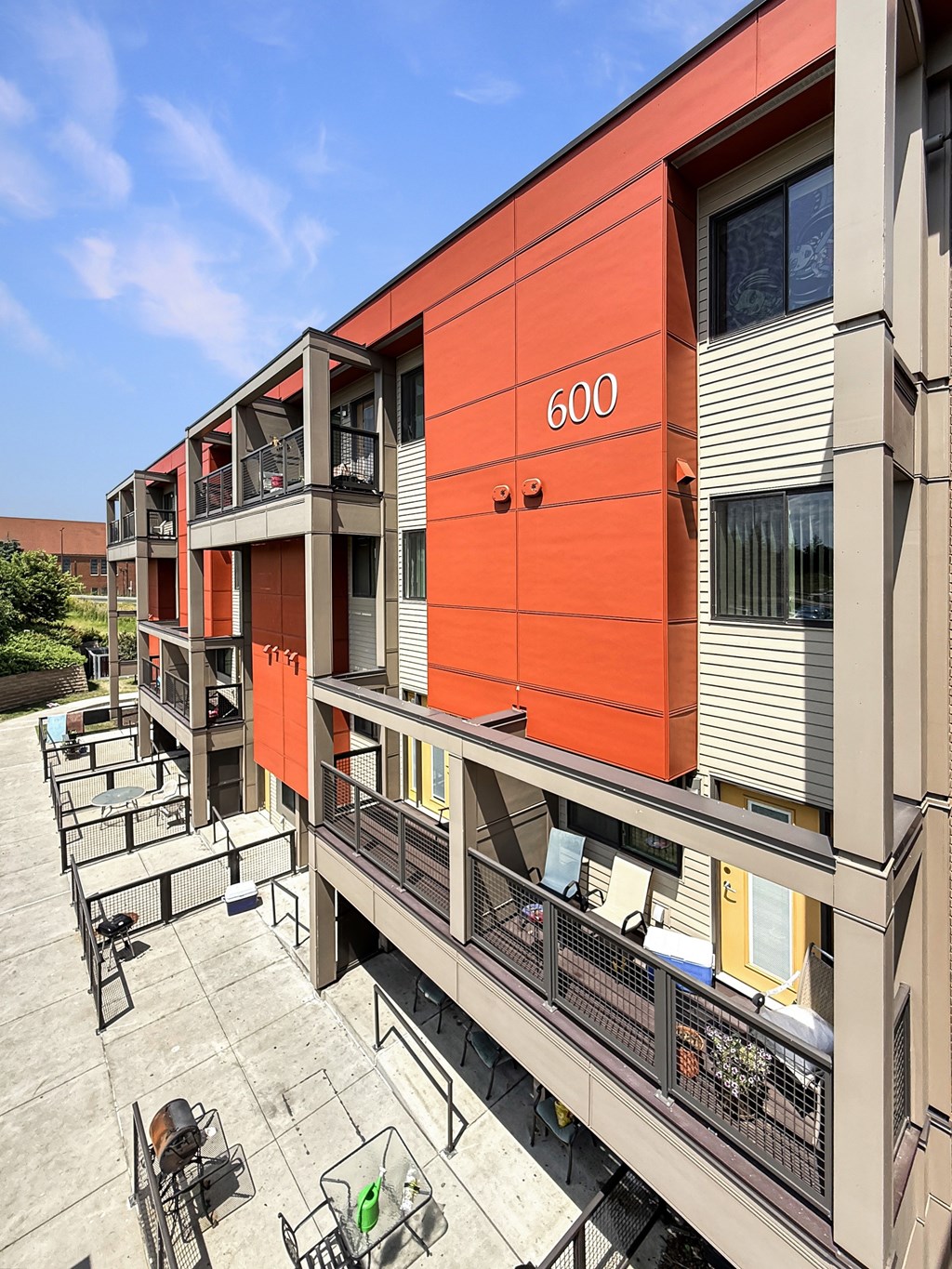 A building with the number 600 on it.