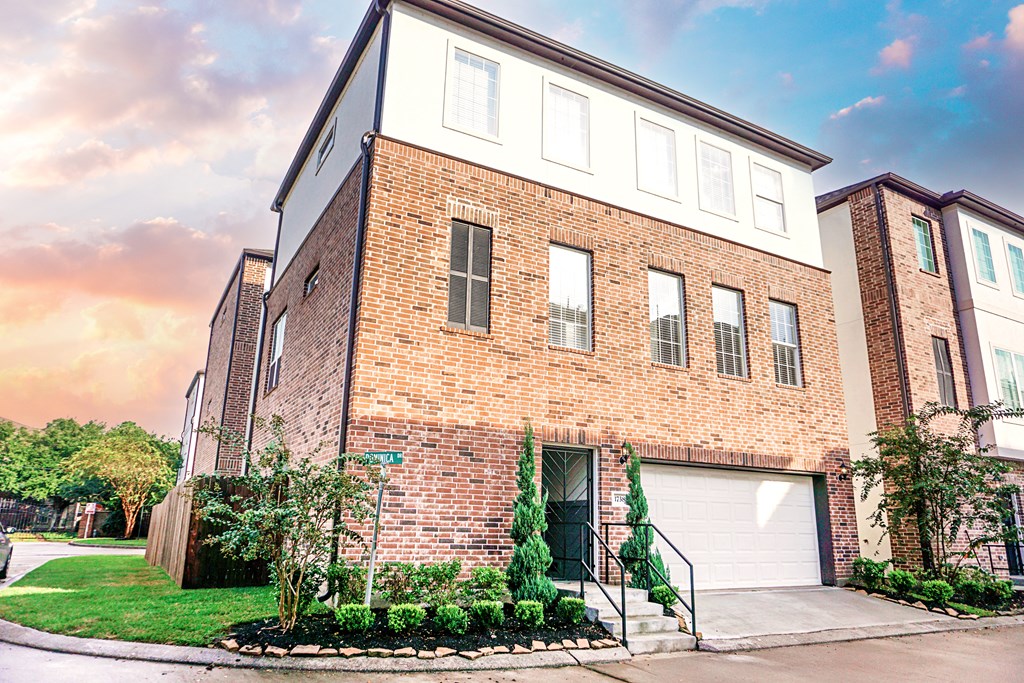 Elegant Exterior View at Villas at Kings Harbor, Texas