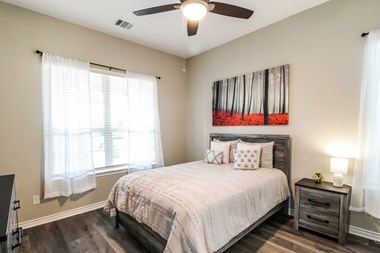 2028 Ladera Lane 3-4 Beds Apartment for Rent - Photo Gallery 3