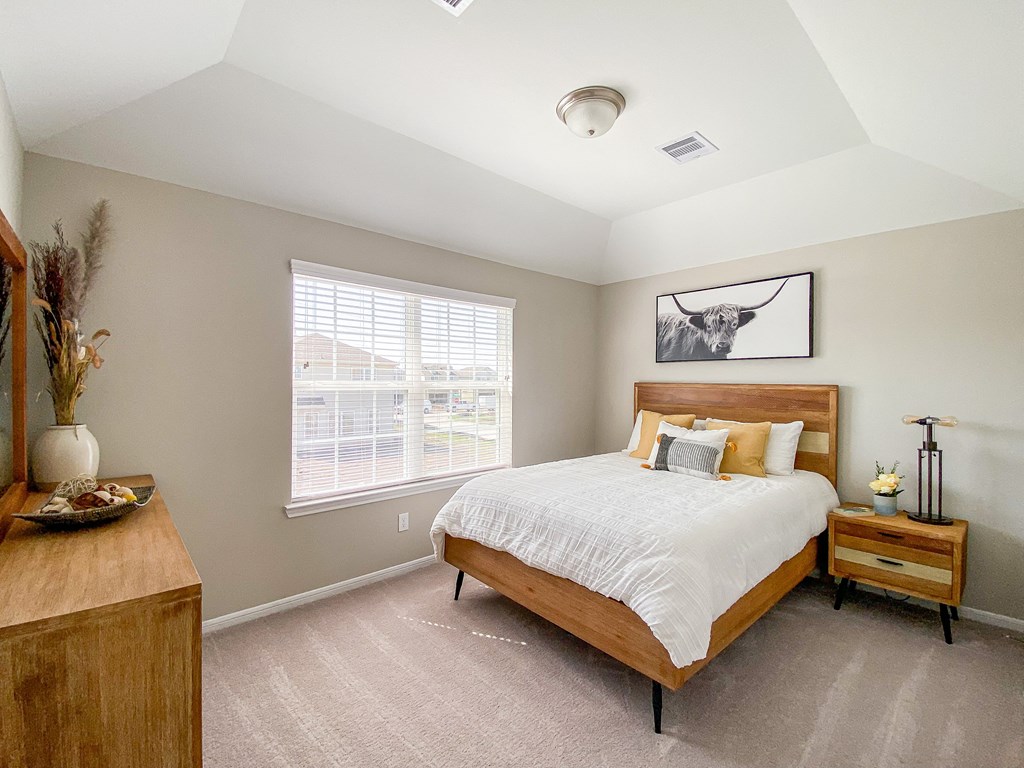 Gorgeous Bedroom at Pradera Oaks, Bonney