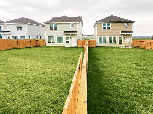 Large Backyards in Pradera Oaks in Rosharon, TX