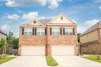 Garages Available at Mirror Lake Pearland, Pearland, 77584